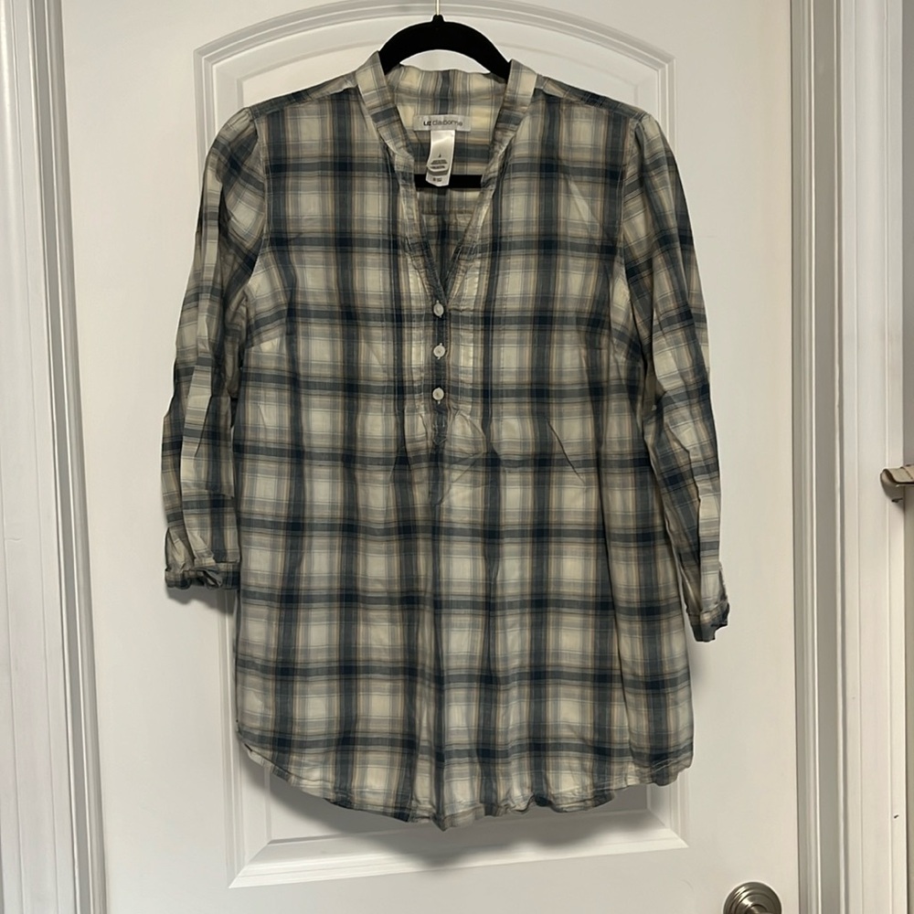 Plaid popover shirt. Size L.